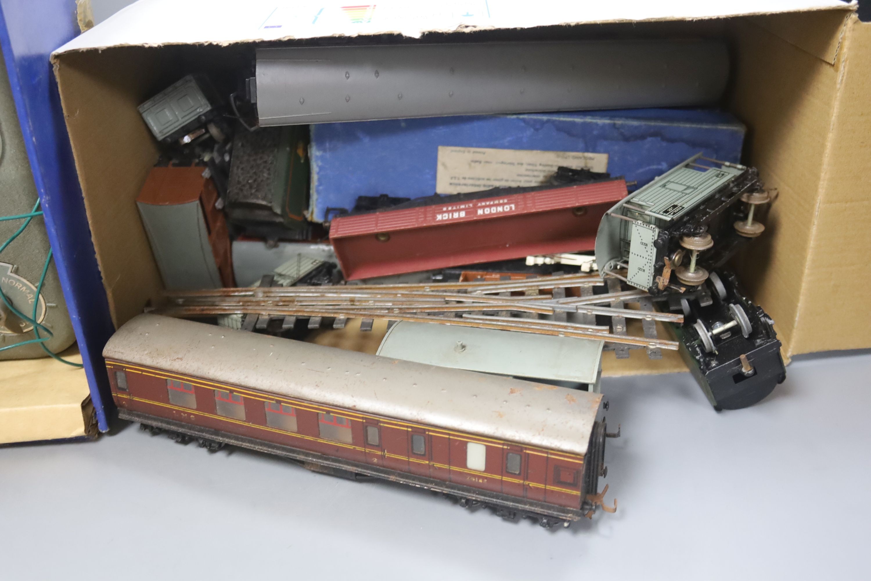 Hornby Dublo collection including Duchess of Montrose locomotive and tender